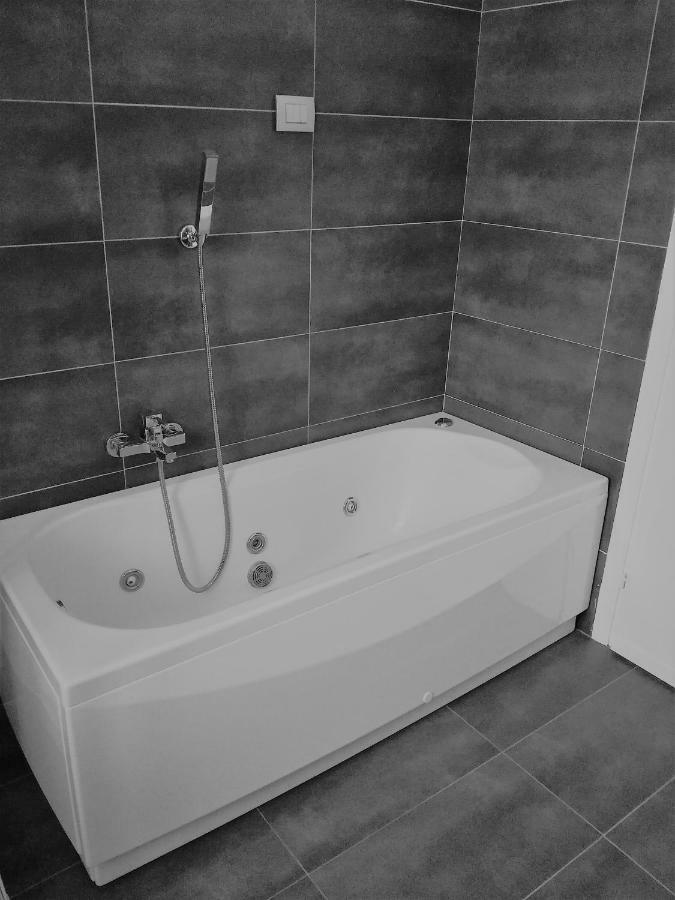 Casale Cadeloro Apartment Nebbiuno Luaran gambar